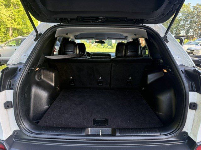Used 2019 Jeep Cherokee Latitude Plus AWD/4WD image 9