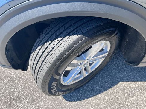 Certified 2022 Ford Explorer XLT w/ Equipment Group 202A AWD/4WD image 33