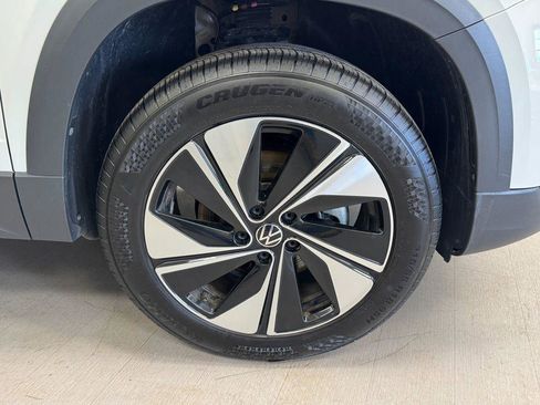Used 2024 Volkswagen Taos SE image 36