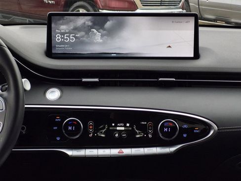 Used 2025 Genesis GV70 2.5T w/ Select Package image 18