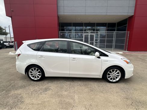 Used 2012 Toyota Prius V Five image 15