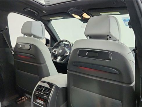 Used 2025 BMW X7 xDrive40i w/ M Sport Package image 26
