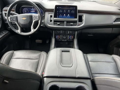 Used 2023 Chevrolet Suburban Premier image 3