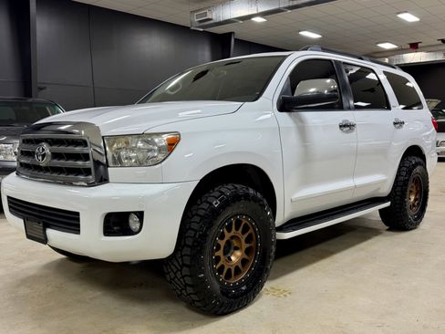 Used 2010 Toyota Sequoia Limited AWD/4WD image 2