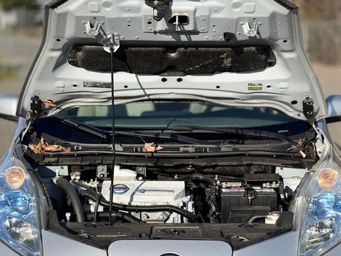 Used 2012 Nissan Leaf SL w/ Recycling/Organizational Pkg image 28