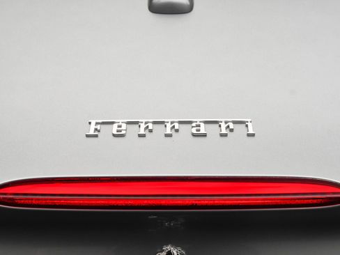 Used 2019 Ferrari Portofino image 25