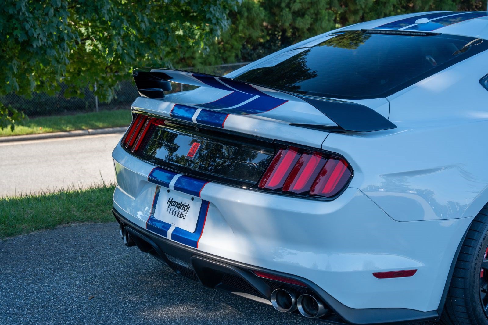 Used 2019 Ford Mustang Shelby GT350R w/ GT350R Equipment Group 920A RWD image 13