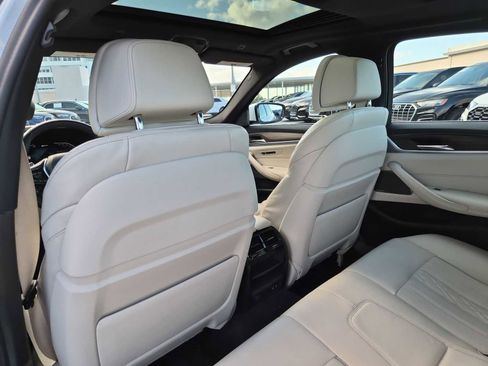 Used 2021 BMW 530e w/ Premium Package image 17