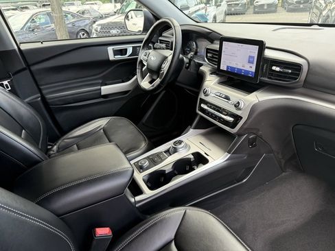 Certified 2022 Ford Explorer XLT w/ Equipment Group 202A image 29