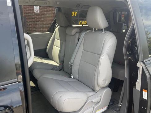 Used 2017 Toyota Sienna XLE image 24