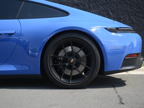 Certified 2025 Porsche 911 Carrera GTS RWD image 38