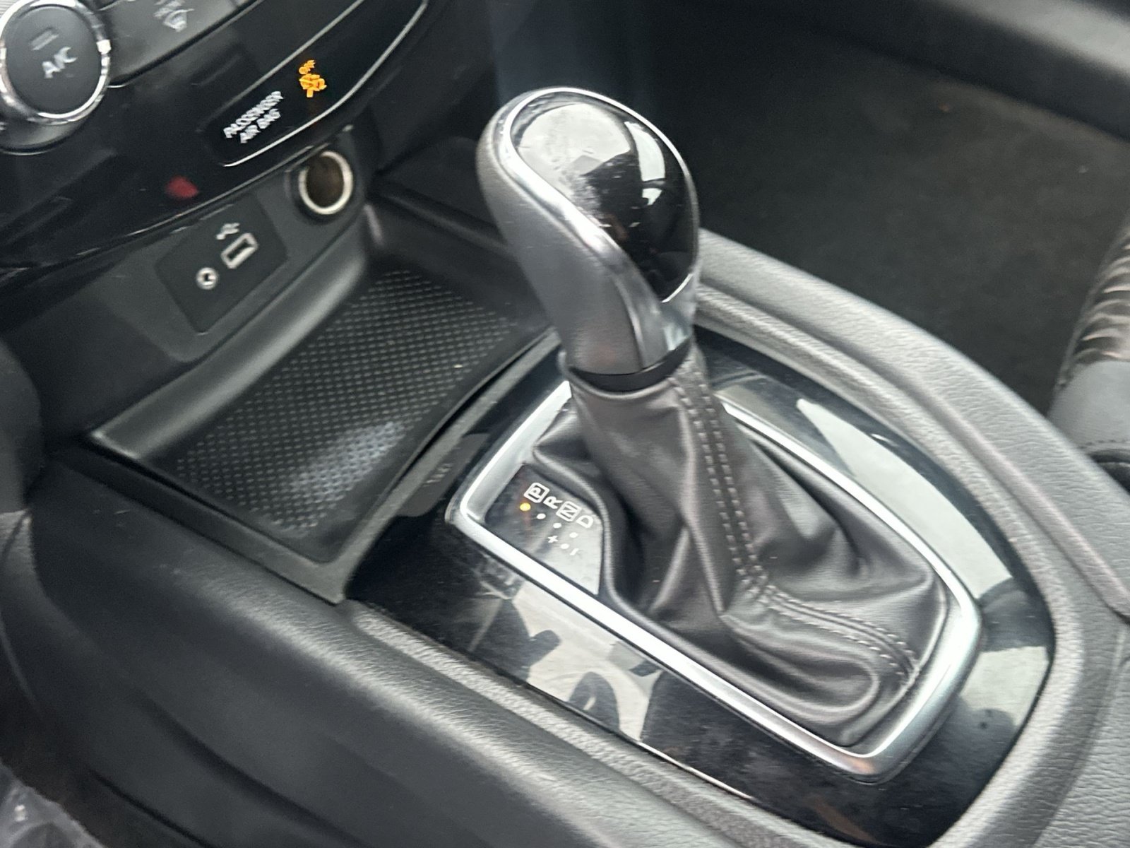 Used 2018 Nissan Rogue S AWD/4WD image 29
