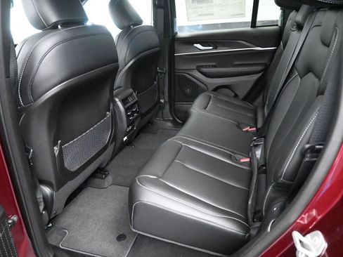 New 2025 Jeep Grand Cherokee Limited w/ Trailer Tow Package image 18