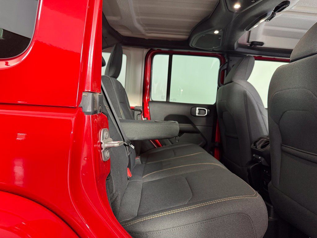 Used 2025 Jeep Wrangler Unlimited Sahara AWD/4WD image 24