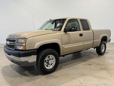 Used 2005 Chevrolet Silverado 2500 LS w/ Skid Plate Package AWD/4WD image 1