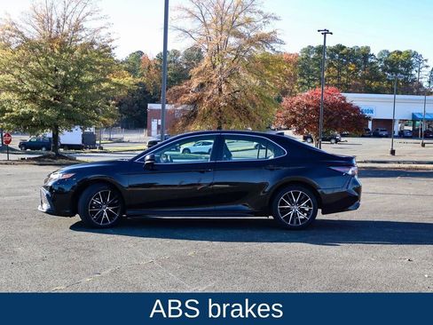 Used 2024 Toyota Camry SE image 4