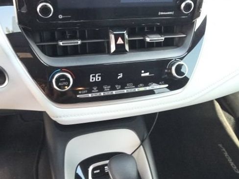 Used 2021 Toyota Corolla SE FWD image 9