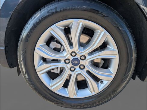 Used 2022 Ford Edge Titanium AWD/4WD image 25