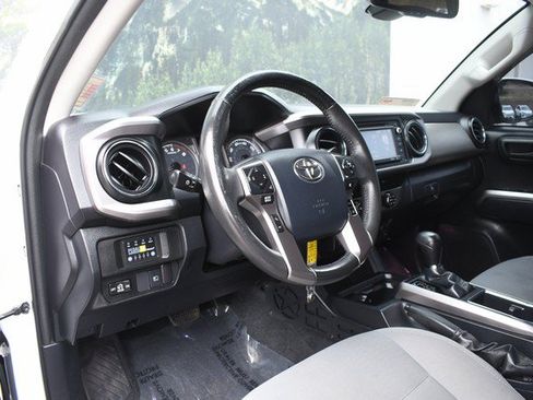 Used 2019 Toyota Tacoma SR5 AWD/4WD image 14