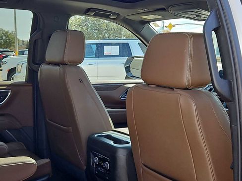 Used 2023 Chevrolet Tahoe High Country AWD/4WD image 17