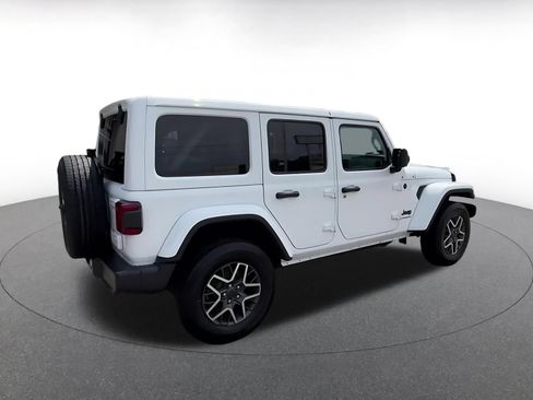 Used 2025 Jeep Wrangler Unlimited Sahara AWD/4WD image 13