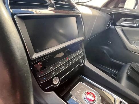 Used 2020 Jaguar F-PACE Premium image 11