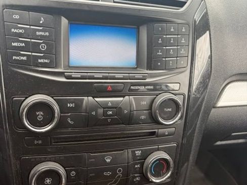 Used 2017 Ford Explorer XLT AWD/4WD image 24