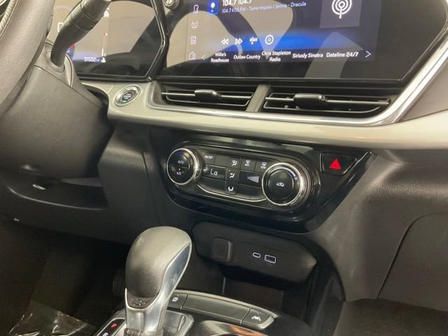 Used 2025 Chevrolet Trax LT FWD image 18