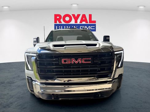 Used 2024 GMC Sierra 2500 Pro w/ Convenience Package image 4