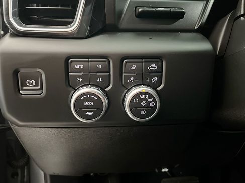 Used 2025 GMC Sierra 1500 Denali AWD/4WD image 10