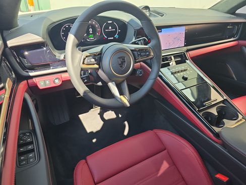 Certified 2025 Porsche Panamera Turbo AWD/4WD image 4