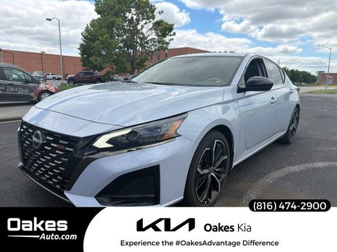 Used 2023 Nissan Altima 2.5 SR w/ SR Premium Package FWD image 1