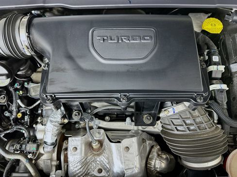 Used 2024 Jeep Compass Latitude image 33