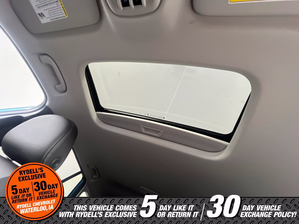 Used 2025 Chevrolet Trax LT w/ Sunroof Package FWD image 32