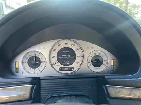 Used 2009 Mercedes-Benz E 350 4MATIC Sedan image 8