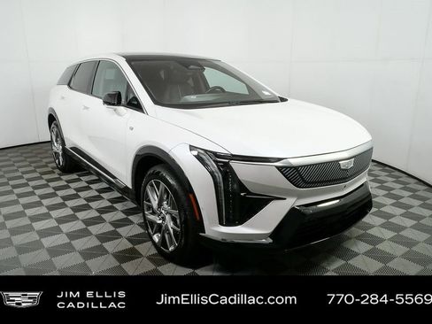 Certified 2025 Cadillac Optiq Luxury 2 w/ LPO, Floor Liner Package image 25