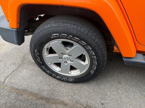 Used 2012 Jeep Wrangler Unlimited Sahara w/ Dual Top Group image 5