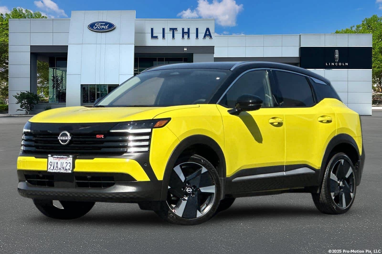 Used 2025 Nissan Kicks SR FWD image 1