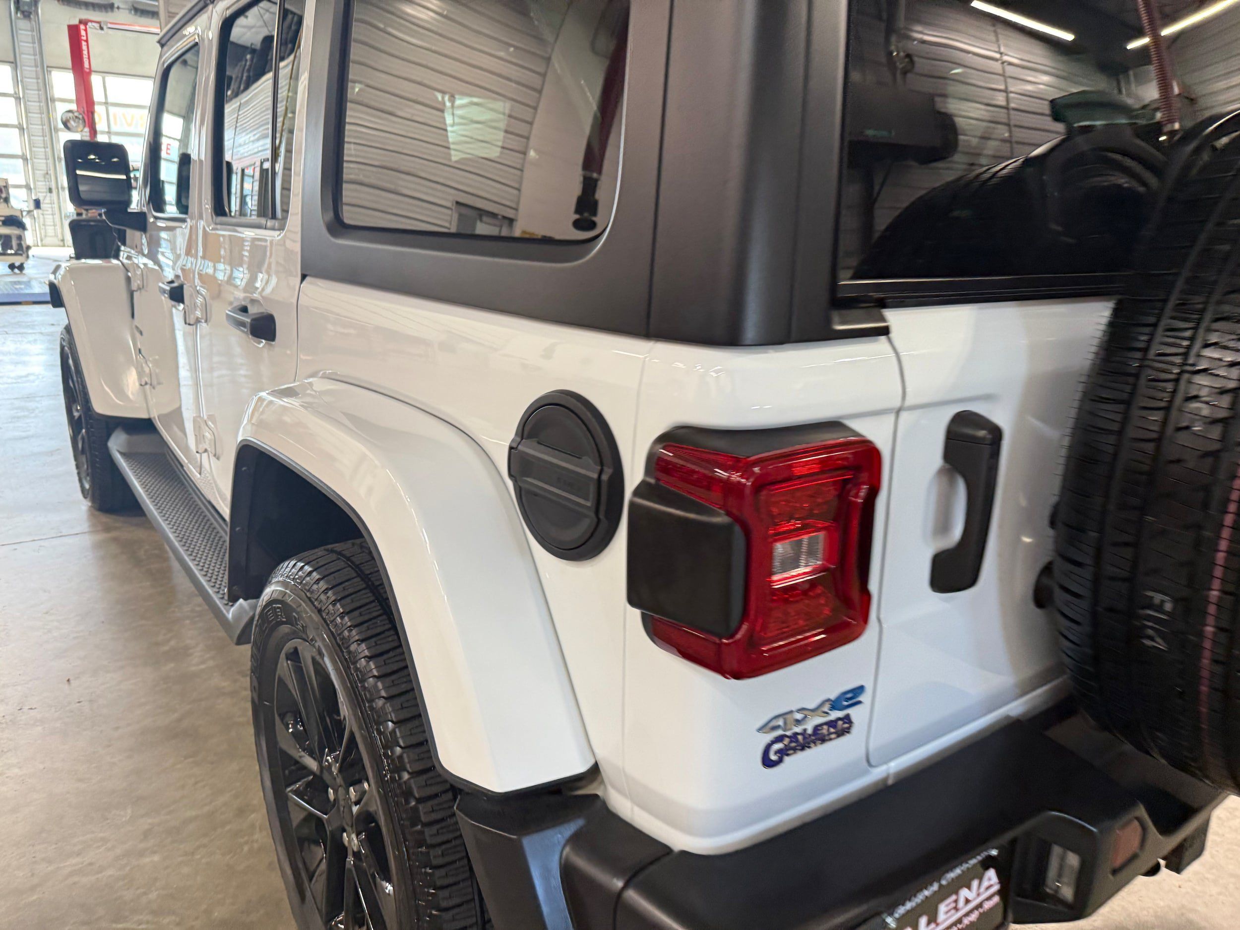Used 2022 Jeep Wrangler Unlimited Sahara w/ Cold Weather Group AWD/4WD image 28