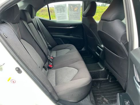 Used 2018 Toyota Camry LE image 11