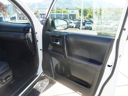 Certified 2022 Toyota 4Runner TRD Off-Road Premium image 23