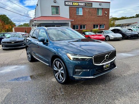 Used 2022 Volvo XC60 B5 Inscription w/ Climate Package image 3