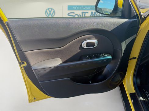 Used 2015 Kia Soul + image 19