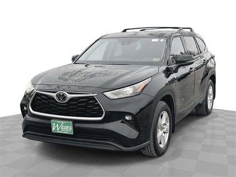 Used 2022 Toyota Highlander LE image 1