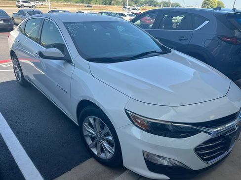 Used 2025 Chevrolet Malibu LT FWD image 3