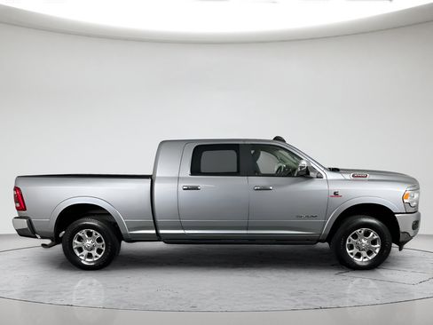 Used 2022 RAM 3500 Laramie AWD/4WD image 2