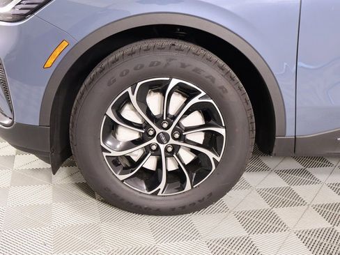 New 2026 Lincoln Nautilus Premier image 17