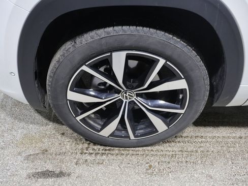 Used 2025 Volkswagen Atlas SEL Premium R-Line image 8