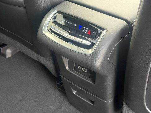 Used 2024 Cadillac XT6 Luxury FWD image 31