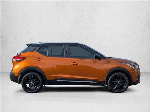 Used 2020 Nissan Kicks SR w/ SR Premium Package image 4
